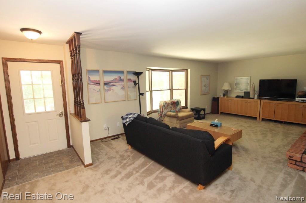 7750 Foster Road Clarkston, MI 48346 - Photo 5 of 28