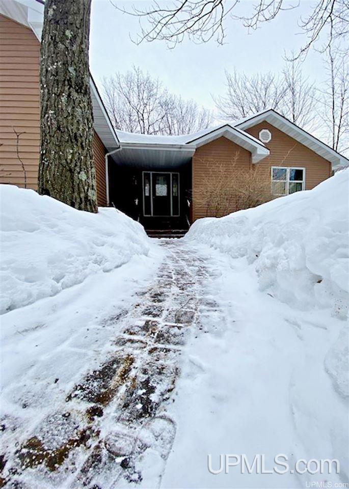 7738 Tipperary Road Gladstone, MI 49837 - Photo 3 of 46 Gallery Image 3