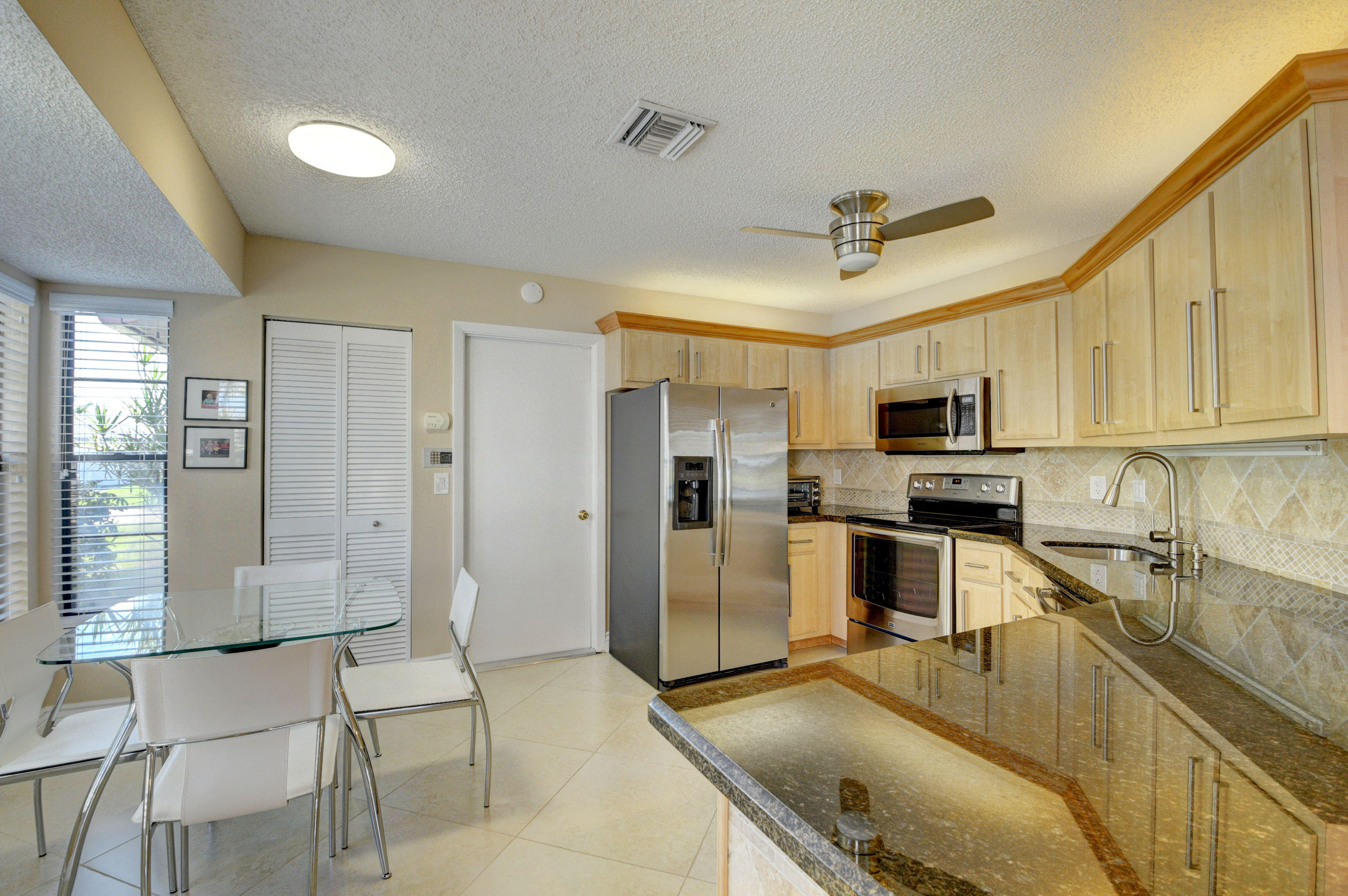 9621 Triton Court Boca Raton, FL 33434 - Photo 18 of 43 KITCHEN