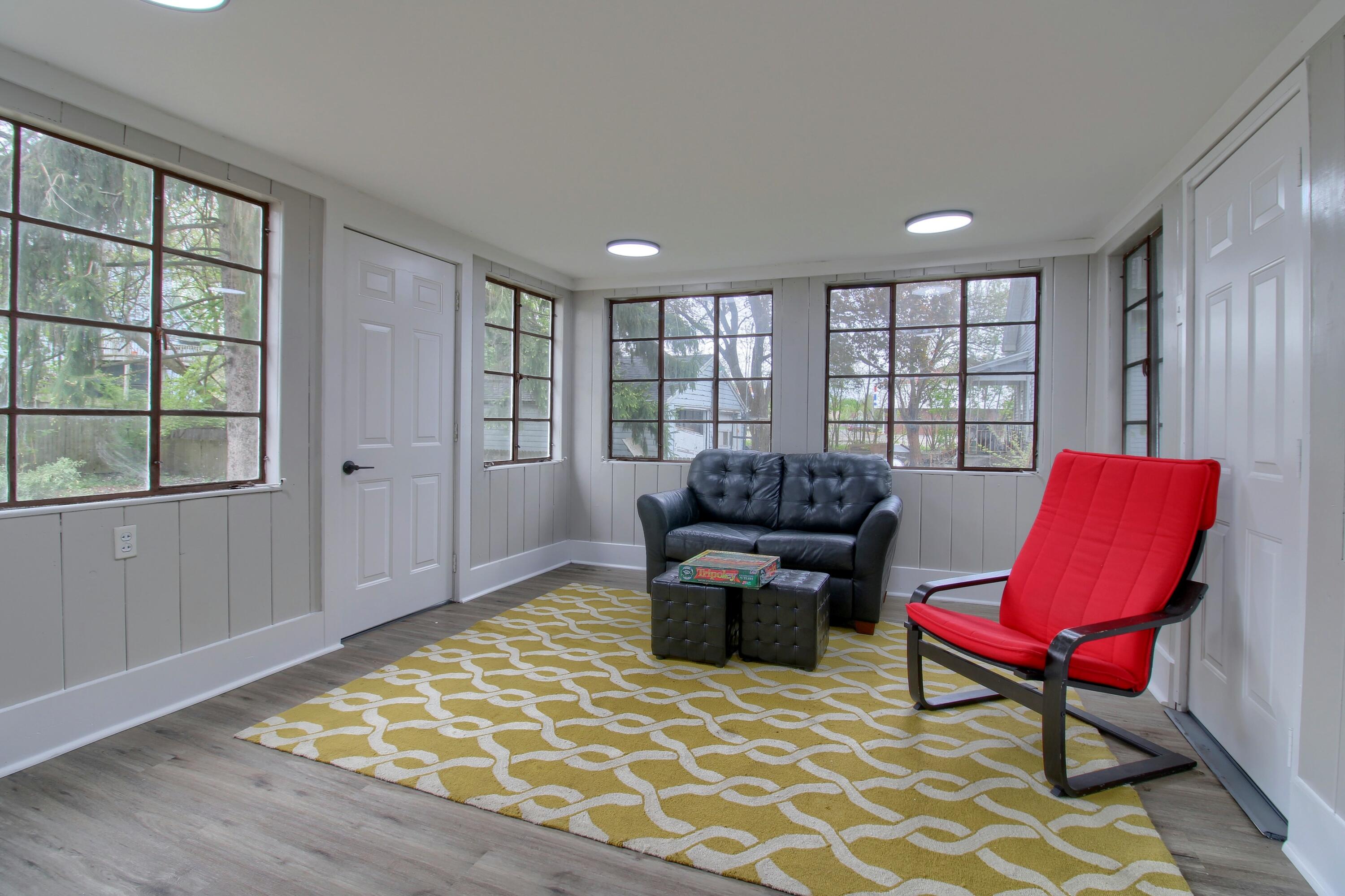 127 Bates Street Jackson, MI 49202 - Photo 26 of 39 Sun-Room (4)