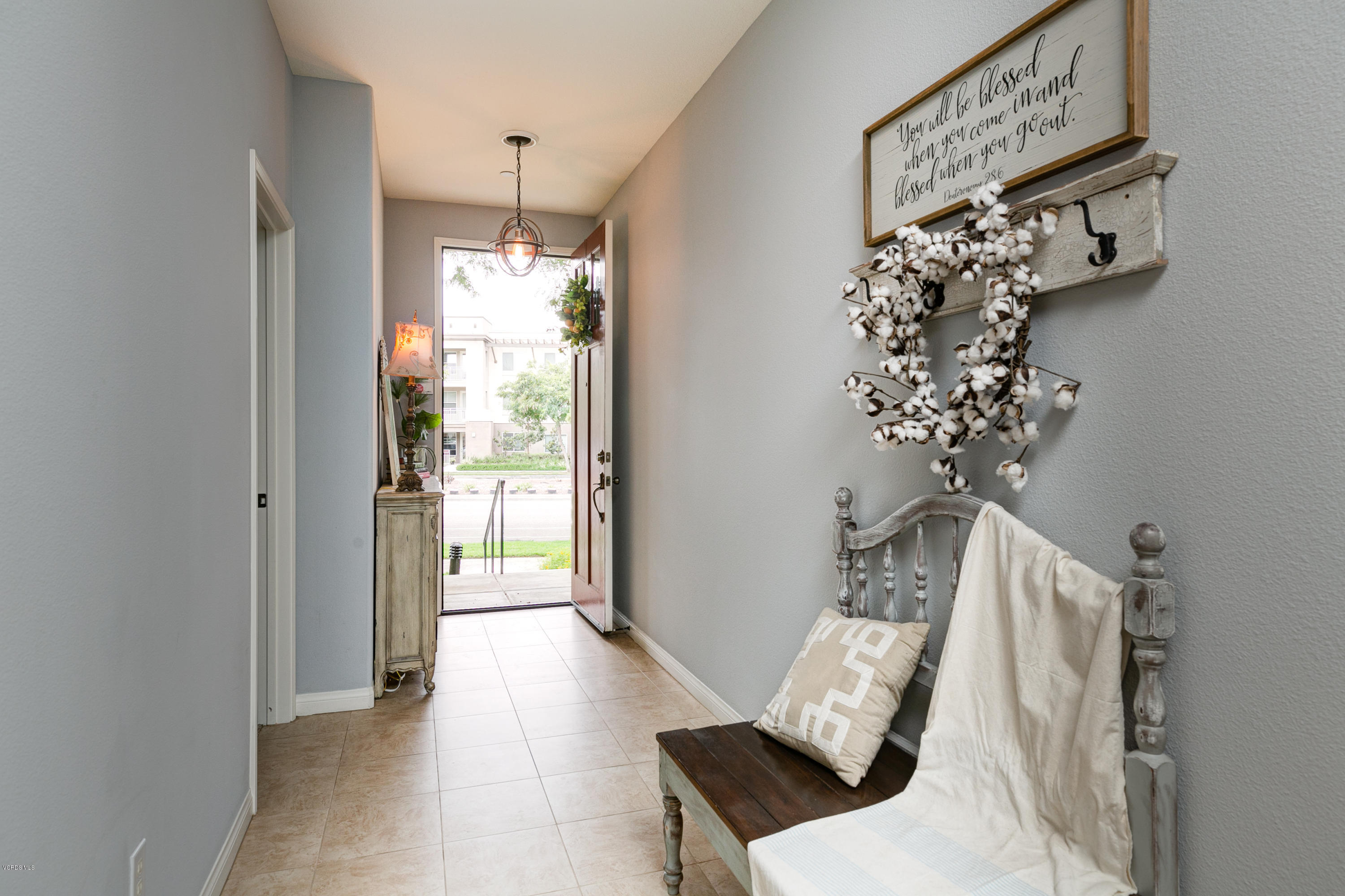 439 Forest Park Boulevard Oxnard, CA 93036 - Photo 4 of 33 4
