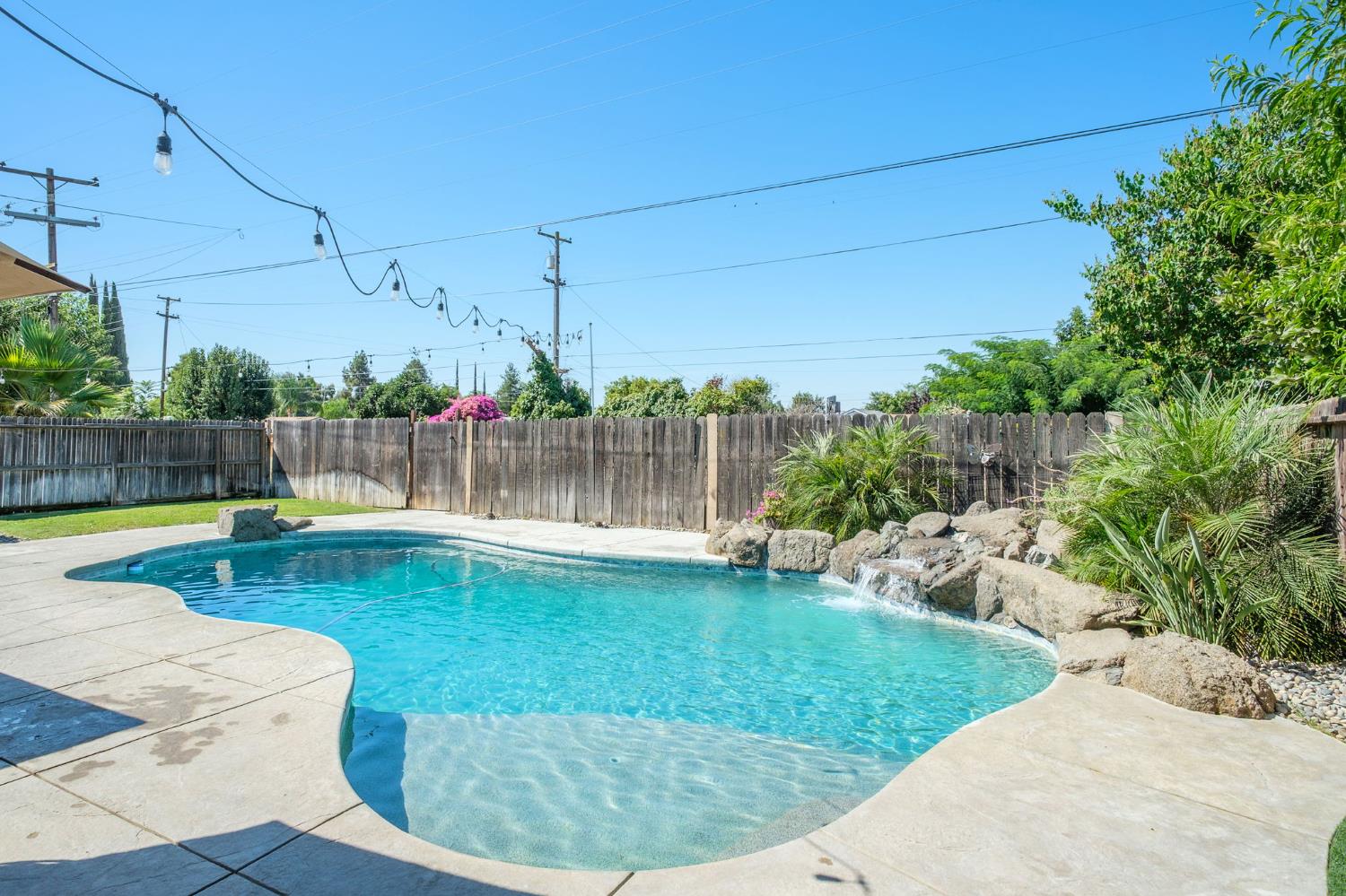 2604 Harvard Avenue Clovis, CA 93612 - Photo 26 of 28 a view of a backyard with swimming pool