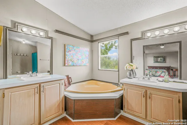 $749,999 | 237 County Road 393, Runge, TX 78151