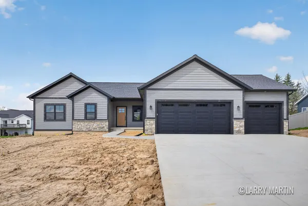 $580,000 | 1845 Stratford Lane Northwest, Grand Rapids, MI 49534