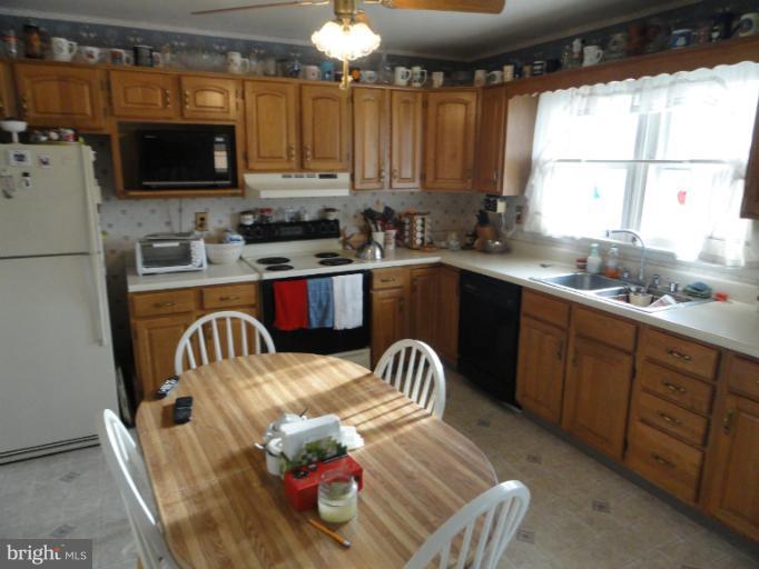 8015 Redstone Road Kingsville, MD 21087 - Photo 13 of 28 Kitchen