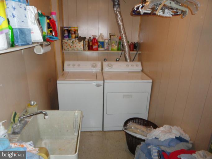 8015 Redstone Road Kingsville, MD 21087 - Photo 18 of 28 laundry room