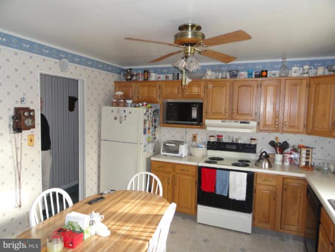 8015 Redstone Road Kingsville, MD 21087 - Photo 25 of 28 Kitchen