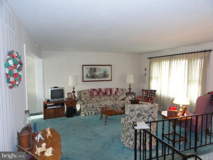 8015 Redstone Road Kingsville, MD 21087 - Photo 5 of 28 Living Room