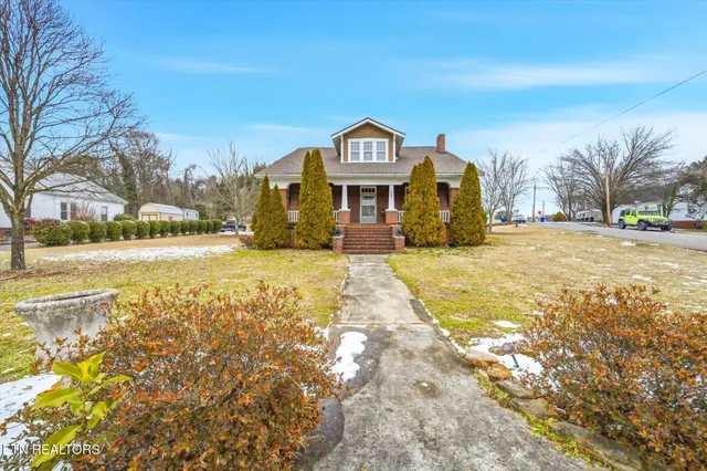 $549,000 | 201 West Washington Avenue, Clinton, TN 37716