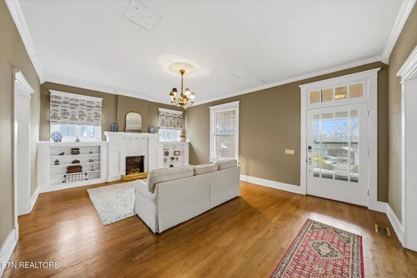 $539,000 | 201 West Washington Avenue, Clinton, TN 37716