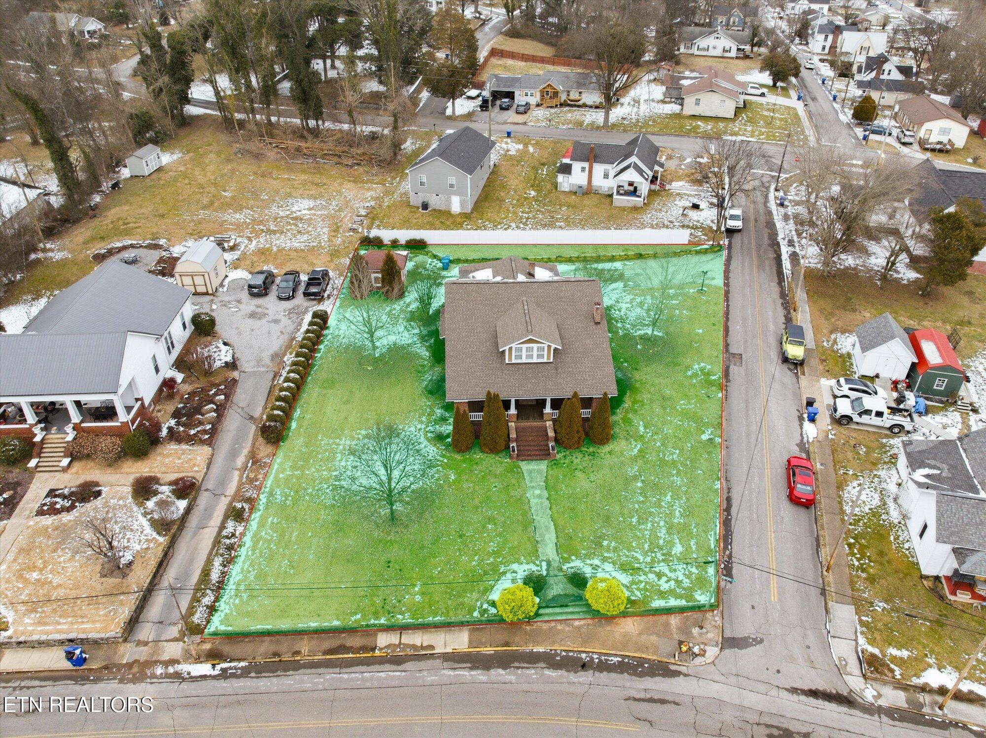 201 West Washington Avenue Clinton, TN 37716 - Photo 2 of 46 2