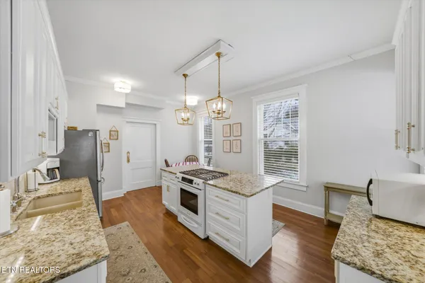 $539,000 | 201 West Washington Avenue, Clinton, TN 37716