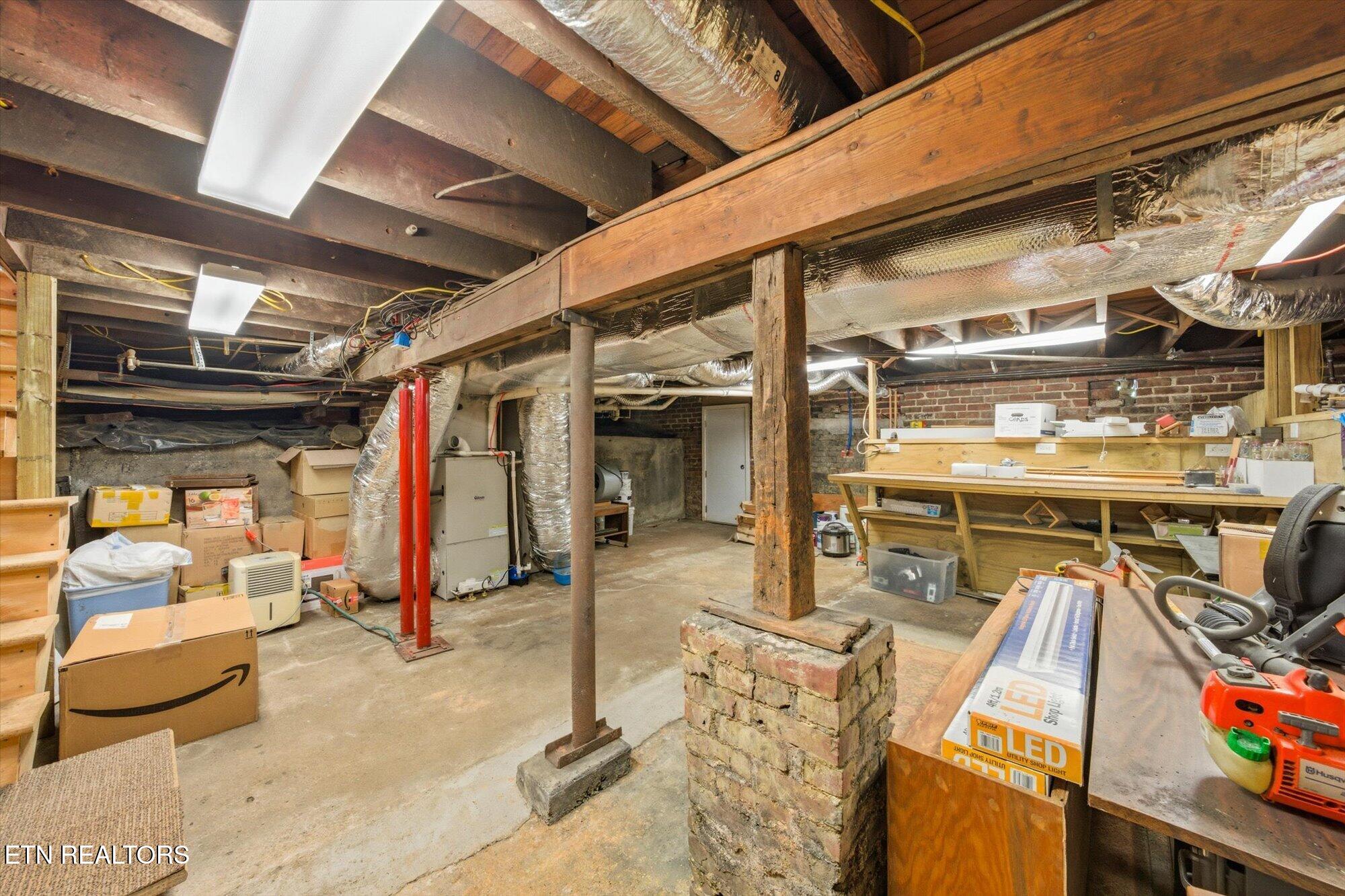 201 West Washington Avenue Clinton, TN 37716 - Photo 40 of 46 41