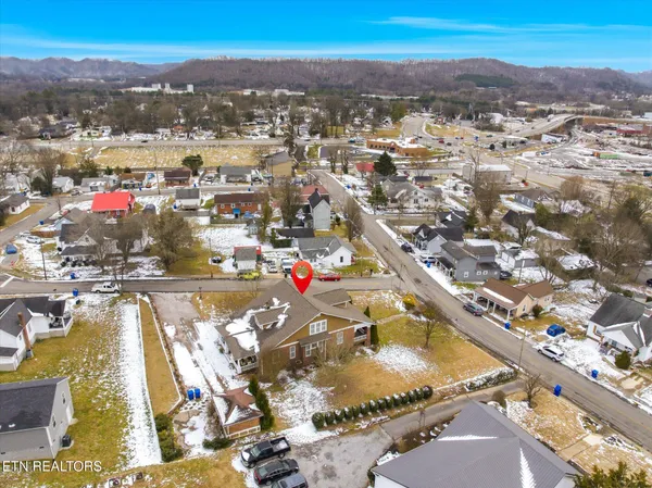 $539,000 | 201 West Washington Avenue, Clinton, TN 37716