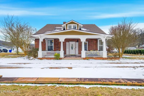 $539,000 | 201 West Washington Avenue, Clinton, TN 37716