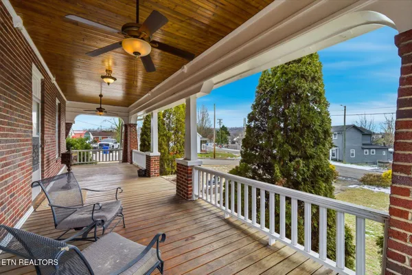 $539,000 | 201 West Washington Avenue, Clinton, TN 37716