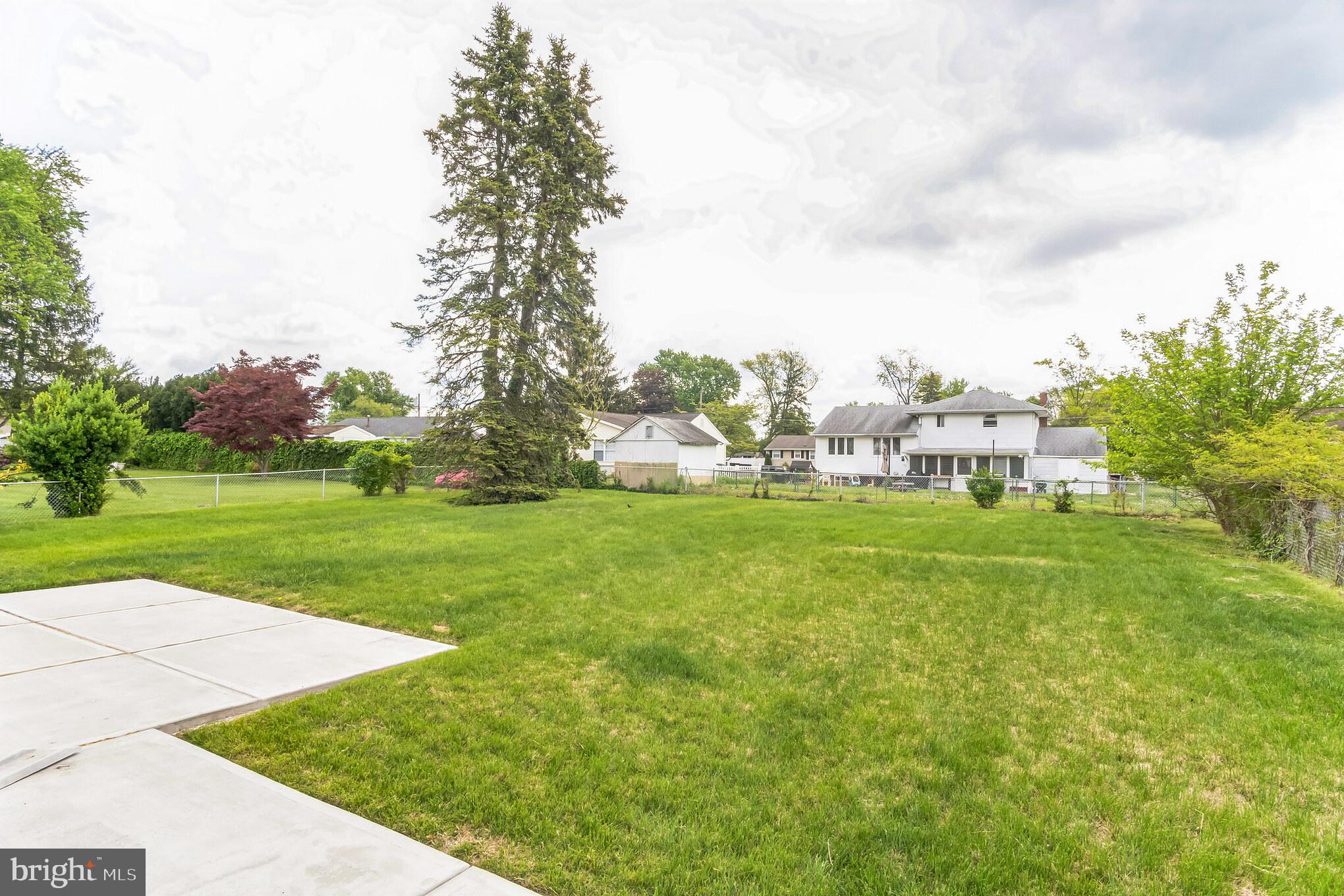 137 Hollyoke Road Somerdale, NJ 08083 - Photo 29 of 30 Very large backyard