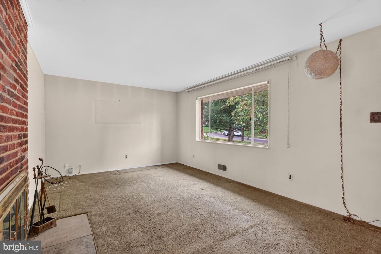 7532 Murillo Street Springfield, VA 22151 - Photo 3 of 15