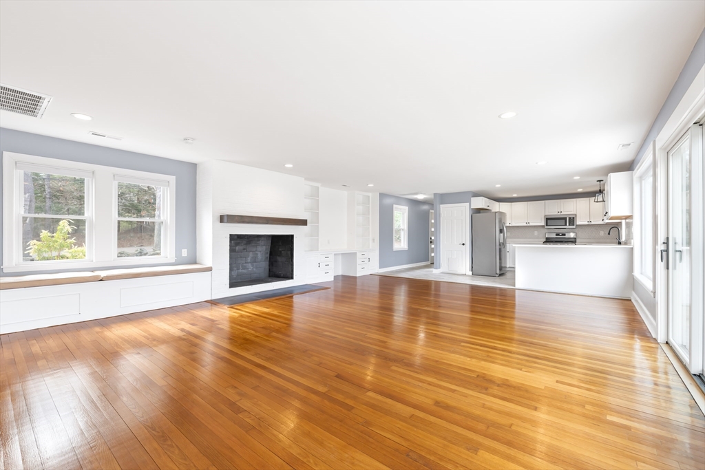 100 Maple Street Sherborn, MA 01770 - Photo 4 of 32