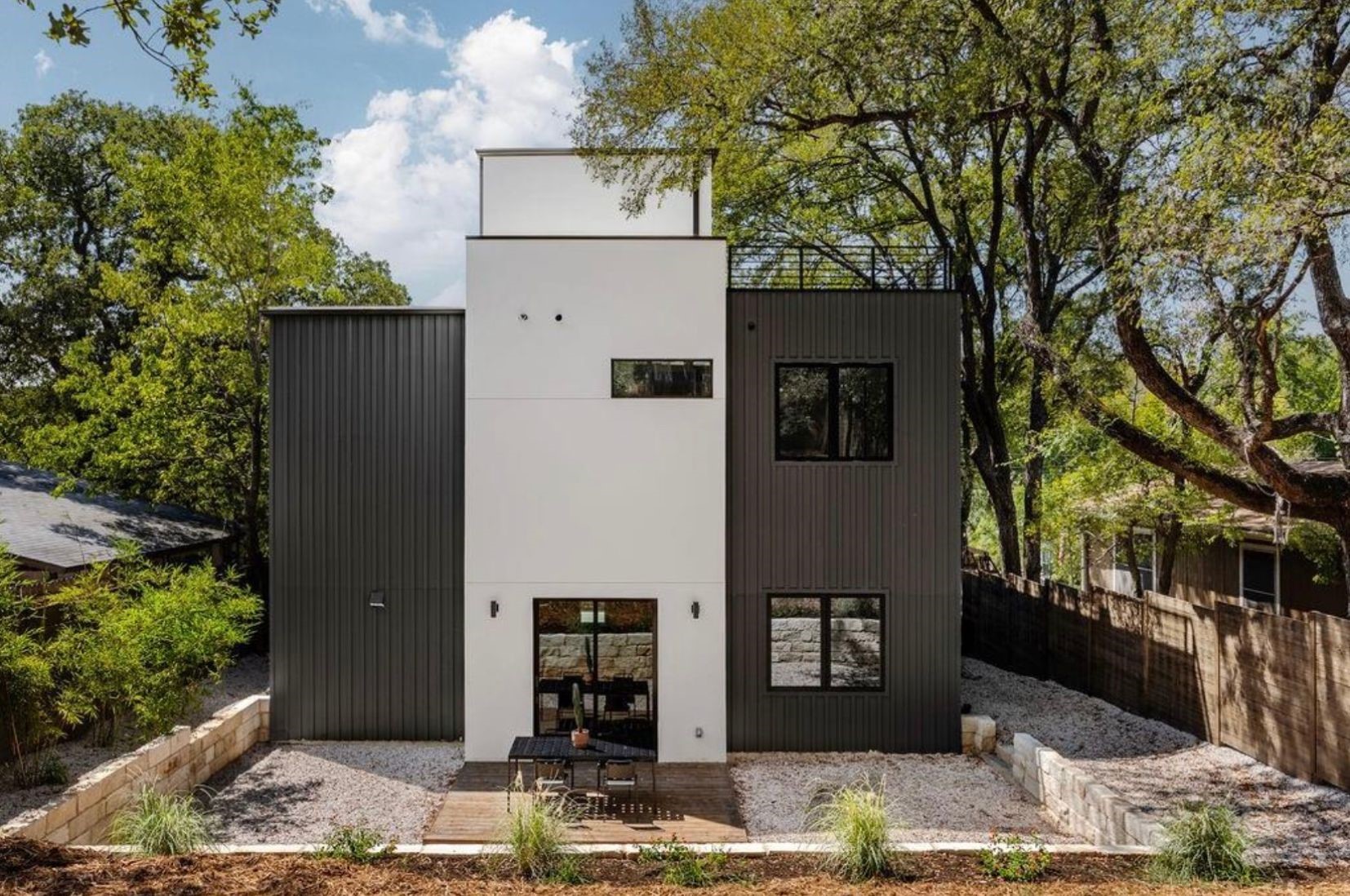 1311 Deloney Street Austin, TX 78721 - Photo 35 of 39
