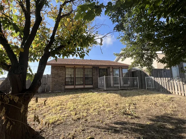 a view of a house with a large tree