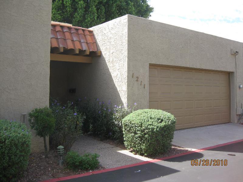 1211 East Encantada Place Phoenix, AZ 85014 - Photo 1 of 8 FRONT