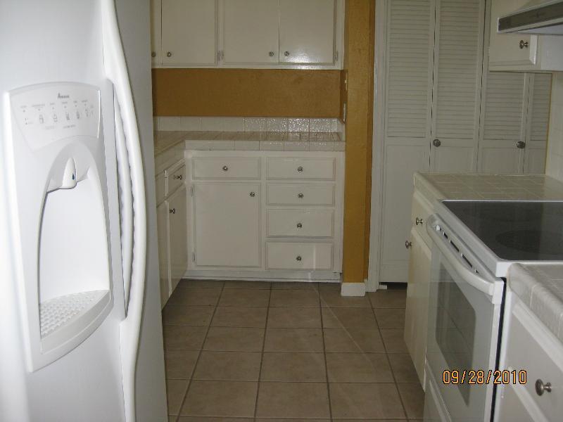 1211 East Encantada Place Phoenix, AZ 85014 - Photo 2 of 8 KITCHEN