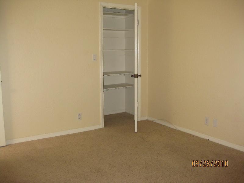 1211 East Encantada Place Phoenix, AZ 85014 - Photo 5 of 8 BEDROOM