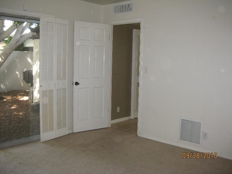 1211 East Encantada Place Phoenix, AZ 85014 - Photo 7 of 8 MASTER BEDROOM