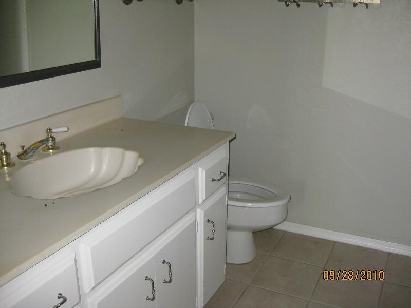 1211 East Encantada Place Phoenix, AZ 85014 - Photo 8 of 8 MASTER BATHROOM