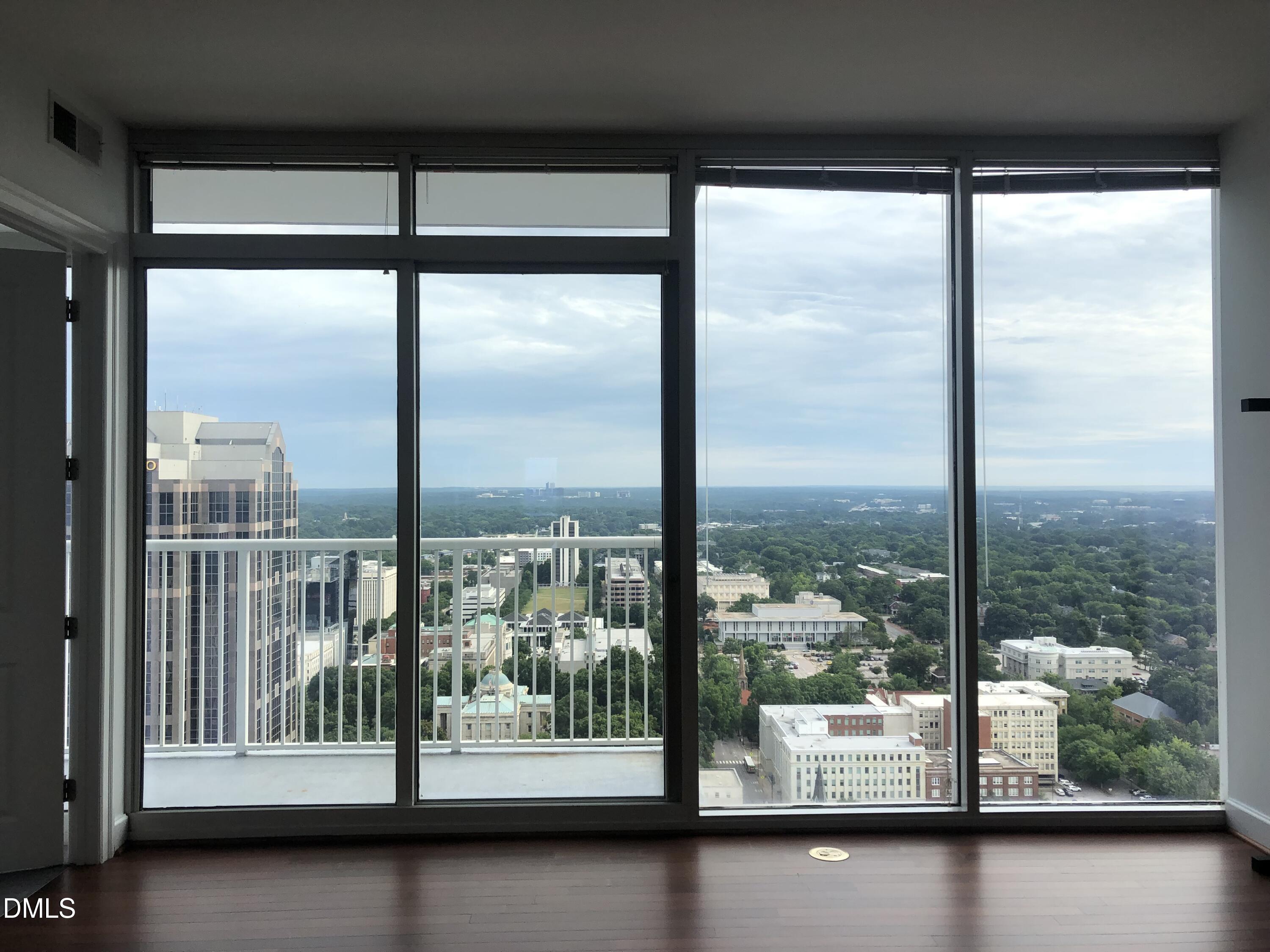 301 Fayetteville Street Raleigh, NC 27601 - Photo 6 of 20 Living room City View