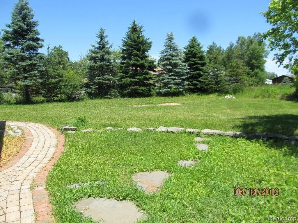 11261 Hill Road Goodrich, MI 48438 - Photo 6 of 25 IMG_8430 (Medium).JPG