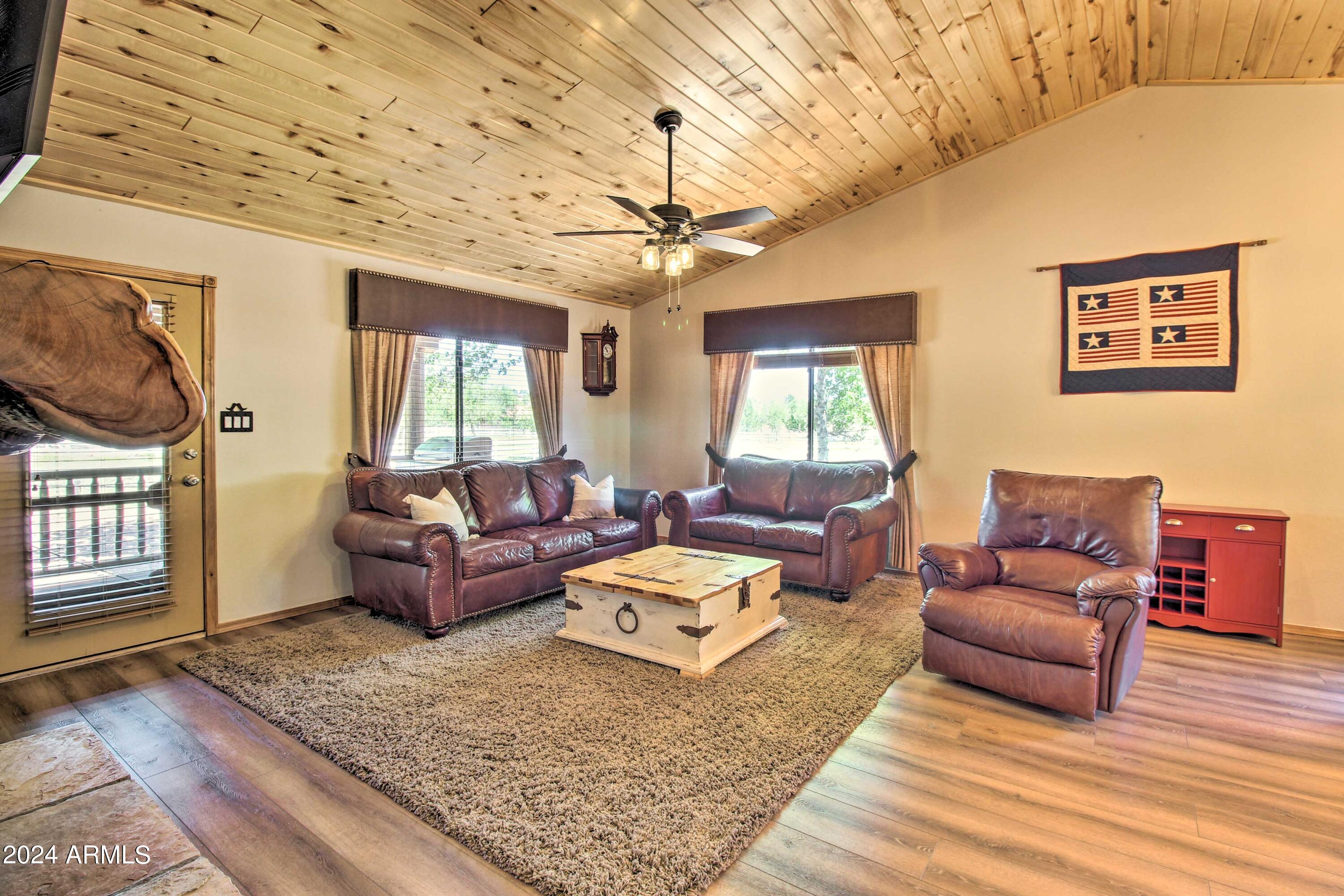 2320 Buffalo Loop Overgaard, AZ 85933 - Photo 11 of 54 GREAT ROOM