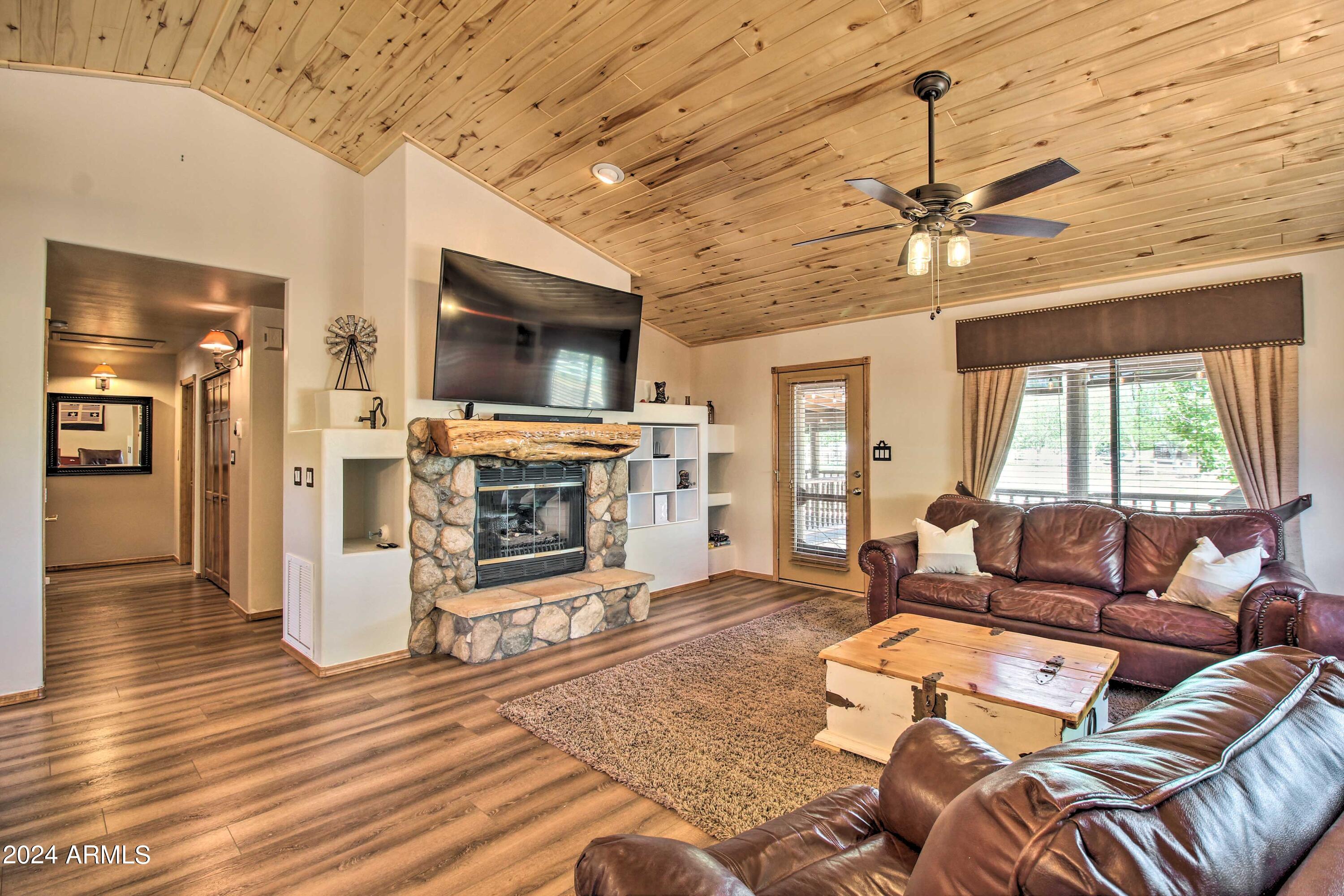 2320 Buffalo Loop Overgaard, AZ 85933 - Photo 12 of 54 GREAT ROOM