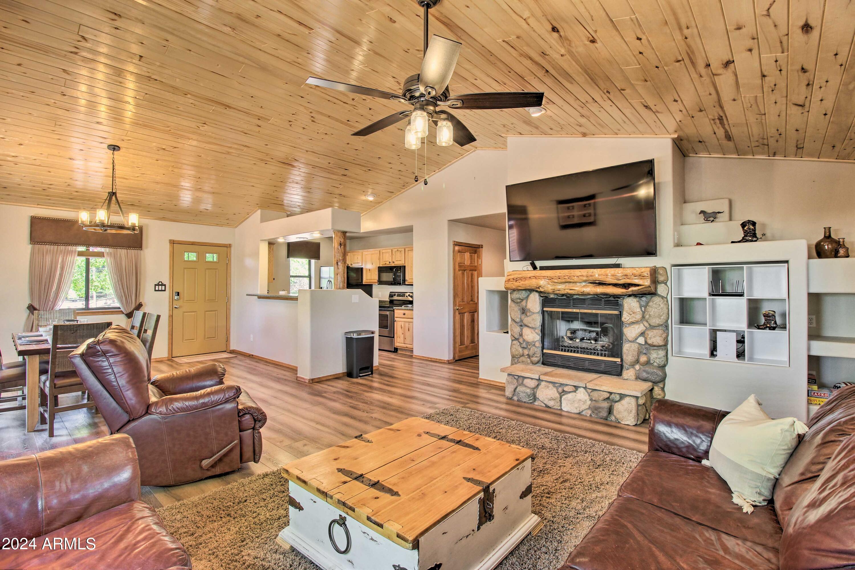 2320 Buffalo Loop Overgaard, AZ 85933 - Photo 13 of 54 GREAT ROOM