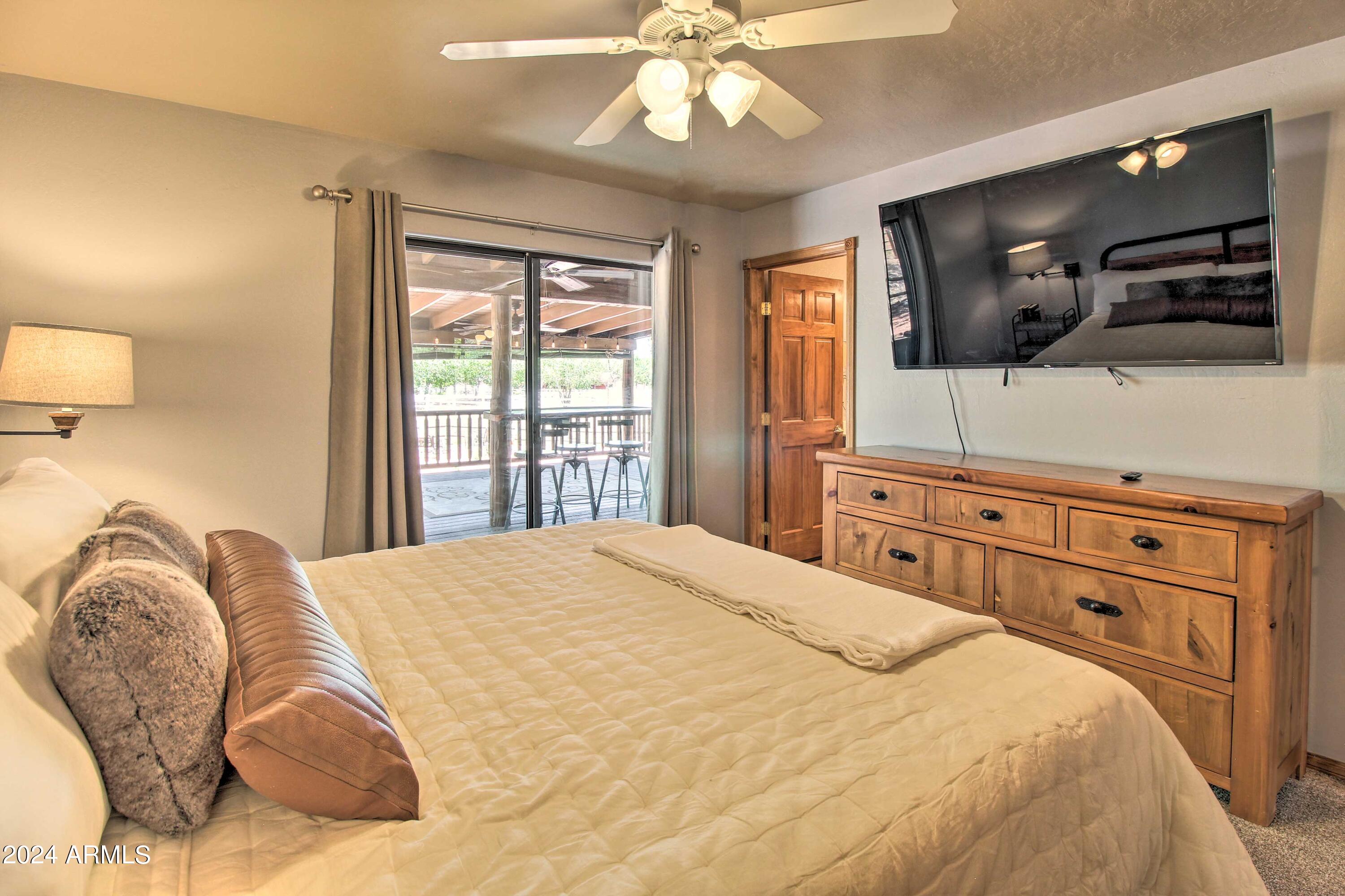 2320 Buffalo Loop Overgaard, AZ 85933 - Photo 18 of 54 OWNERS SUITE