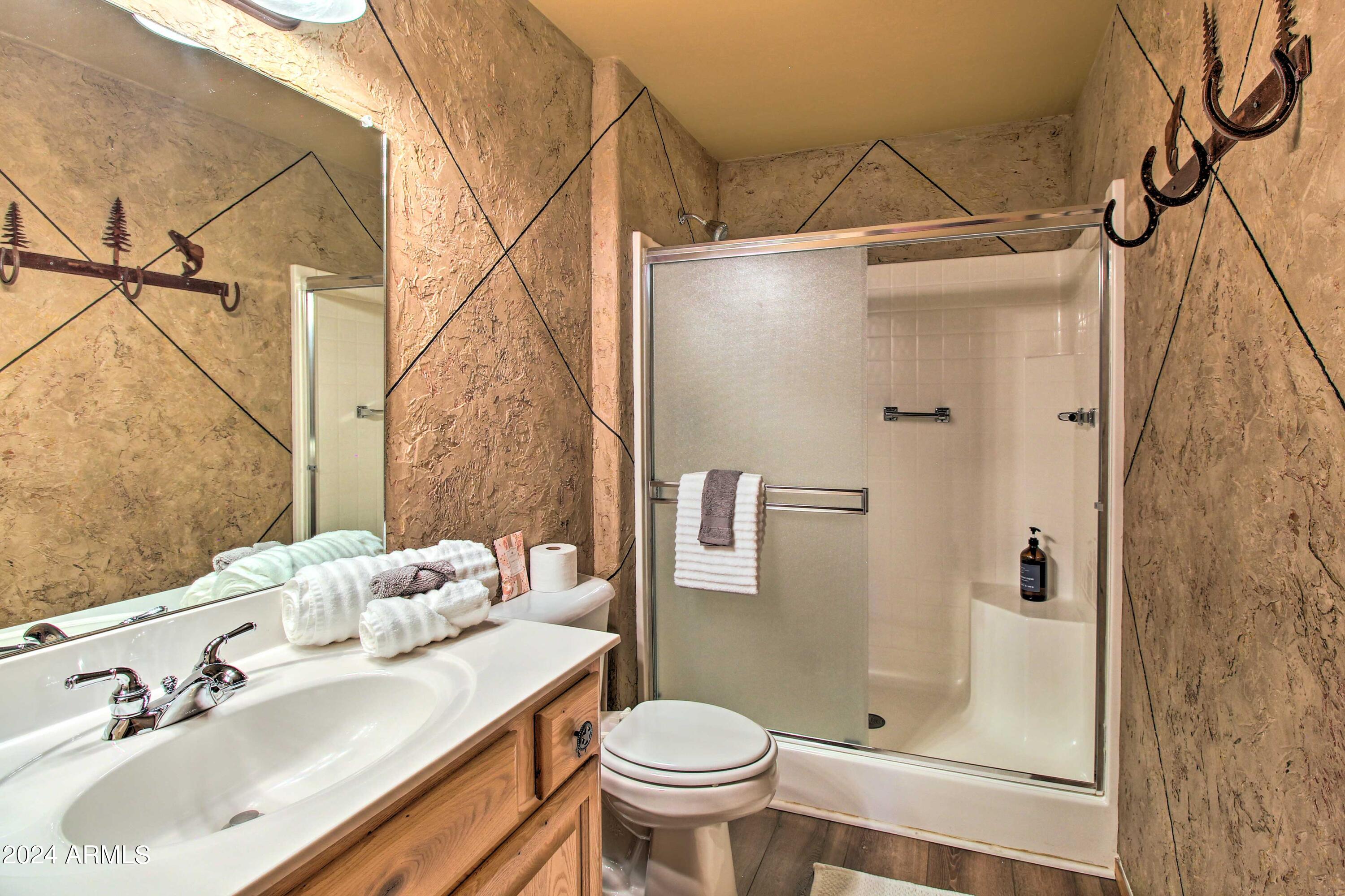 2320 Buffalo Loop Overgaard, AZ 85933 - Photo 19 of 54 OWNERS BATH