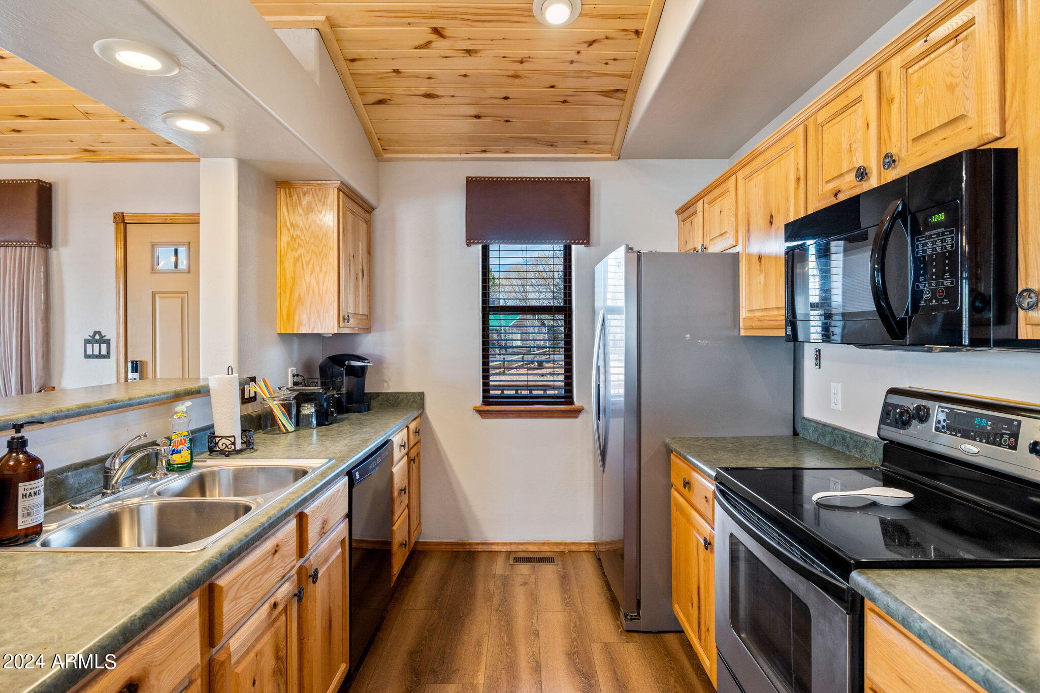 2320 Buffalo Loop Overgaard, AZ 85933 - Photo 2 of 54 SPACIOUS KITCHEN