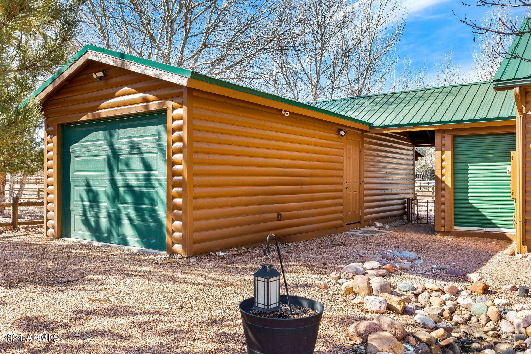 2320 Buffalo Loop Overgaard, AZ 85933 - Photo 37 of 54 GARAGE