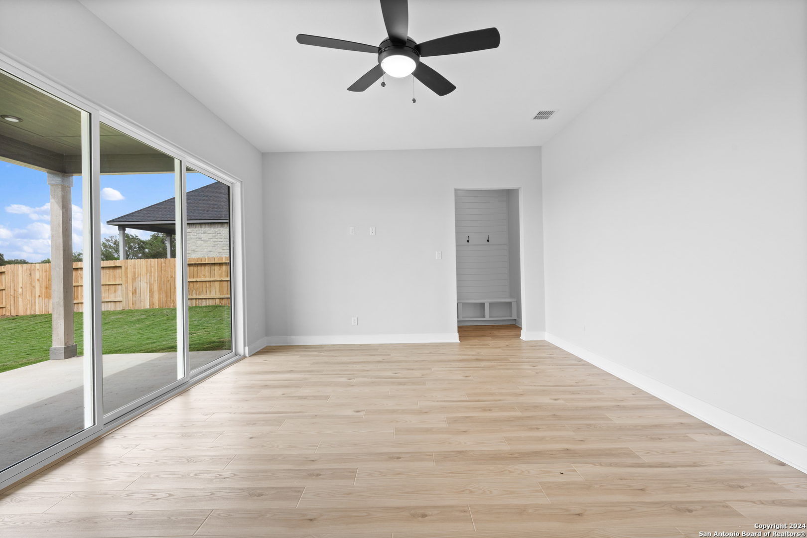 159 Azalea Alley Castroville, TX 78009 - Photo 8 of 21