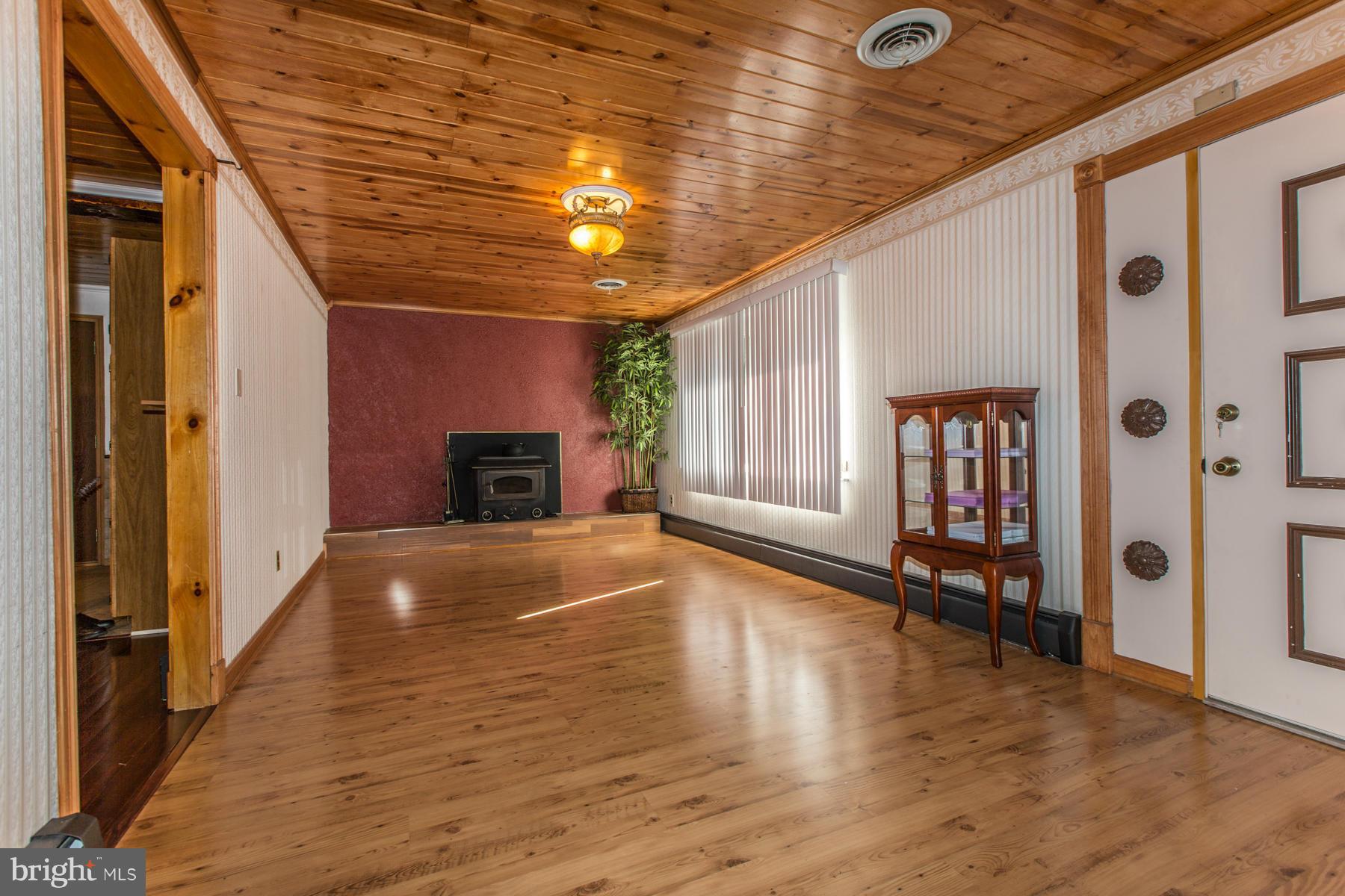 303 Whitaker Road Pasadena, MD 21122 - Photo 3 of 24 Family Room