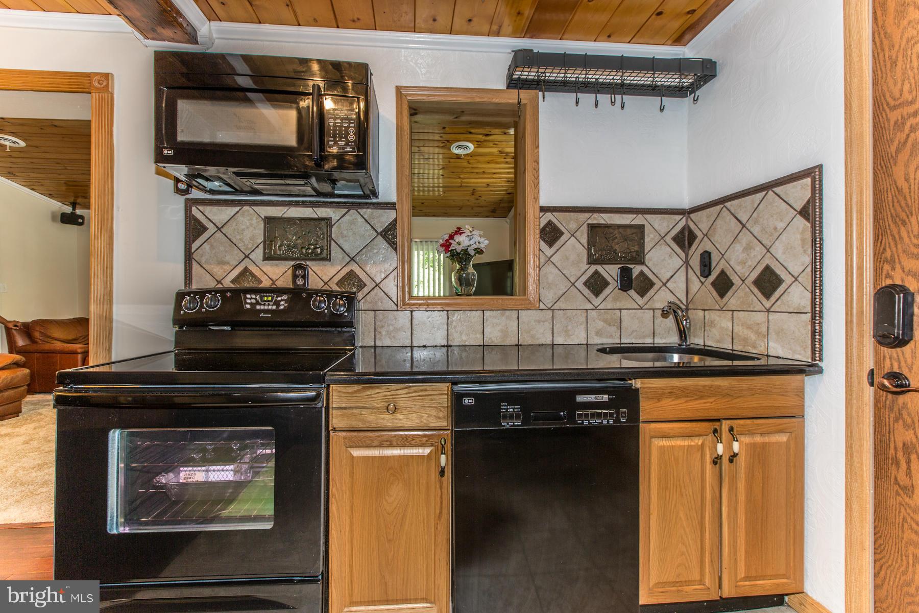 303 Whitaker Road Pasadena, MD 21122 - Photo 6 of 24 Kitchen
