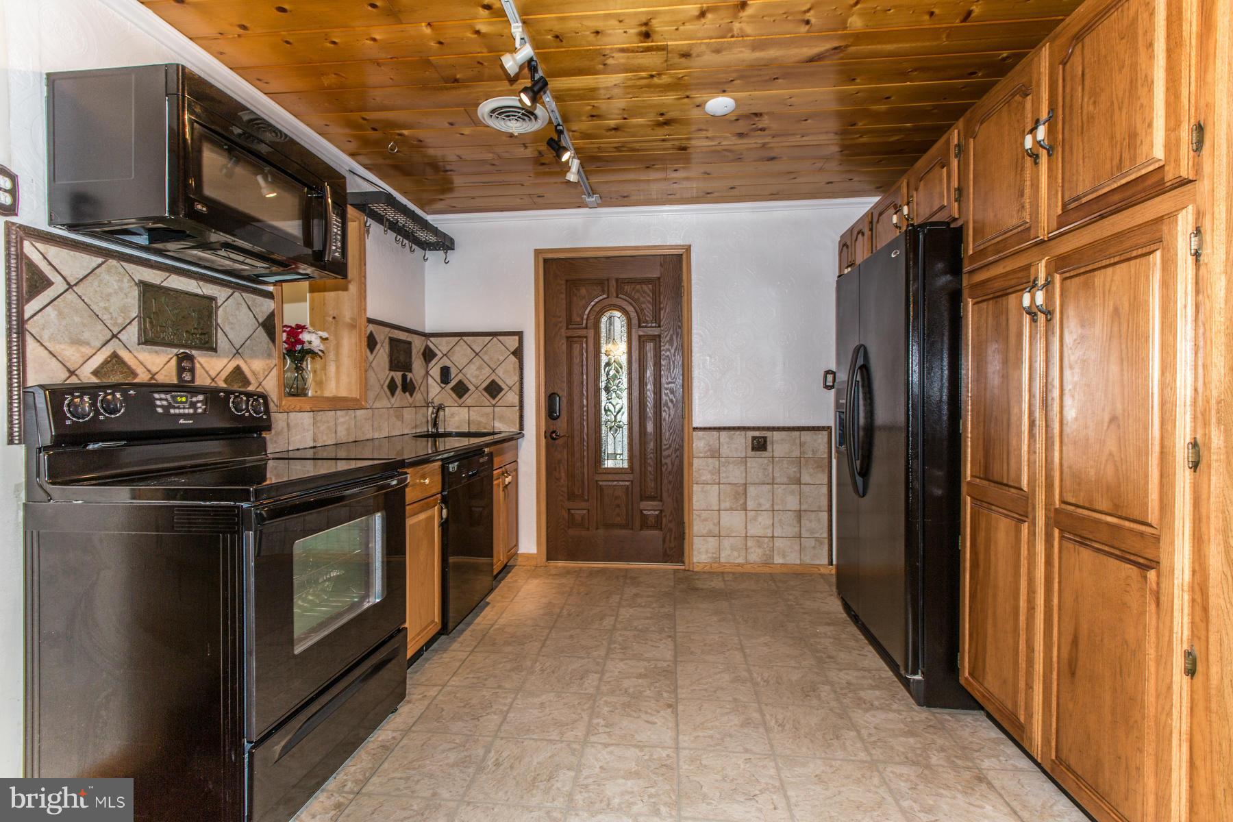 303 Whitaker Road Pasadena, MD 21122 - Photo 7 of 24 Kitchen