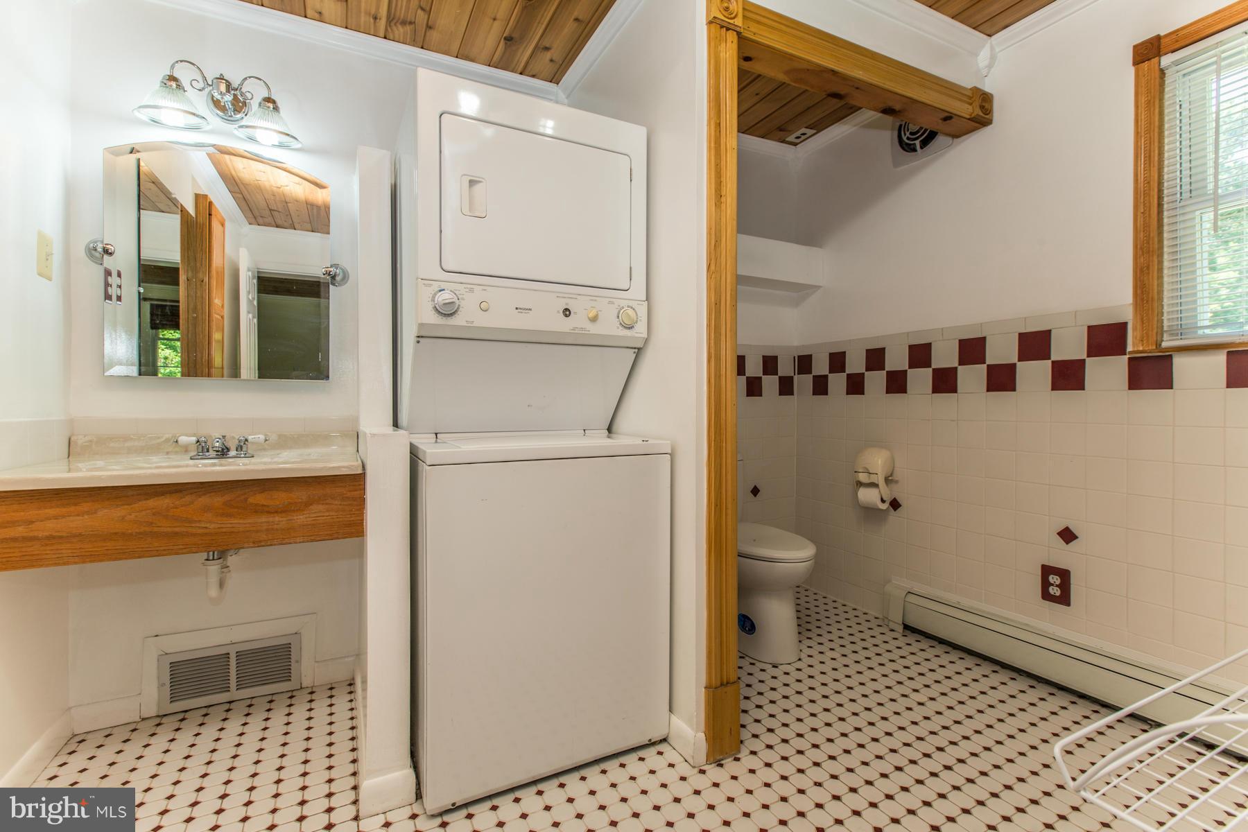 303 Whitaker Road Pasadena, MD 21122 - Photo 10 of 24 Bath (Master)