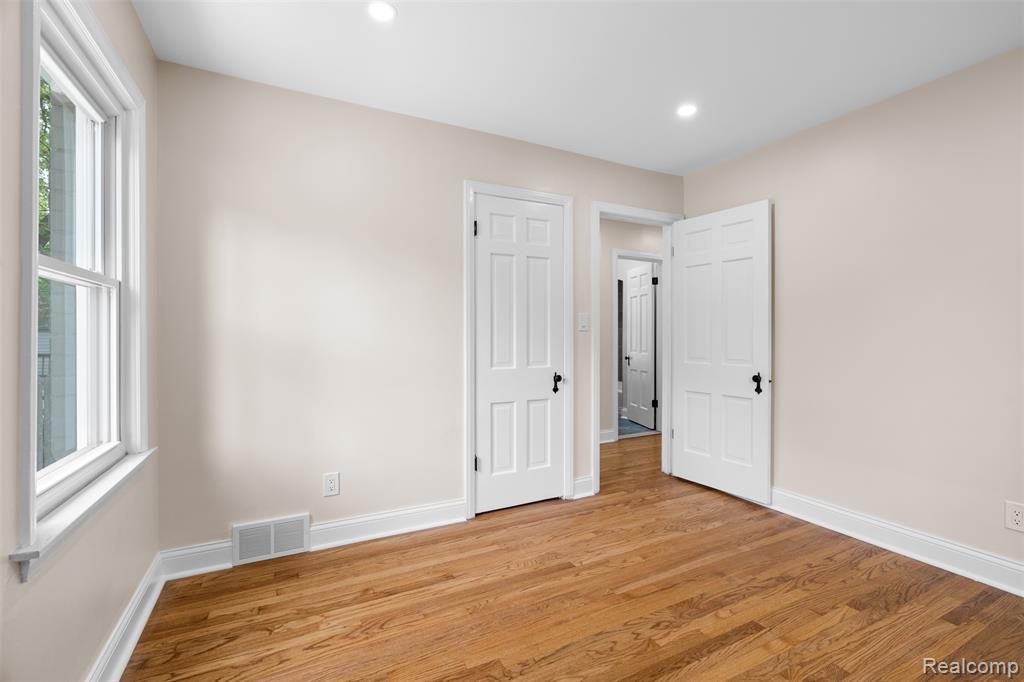 1388 Vernier Road Grosse Pointe, MI 48236 - Photo 14 of 25