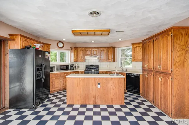 $359,700 | 634 North 200th Street, Vandalia, IL 62471