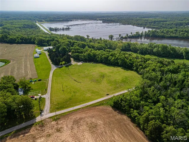 $359,700 | 634 North 200th Street, Vandalia, IL 62471