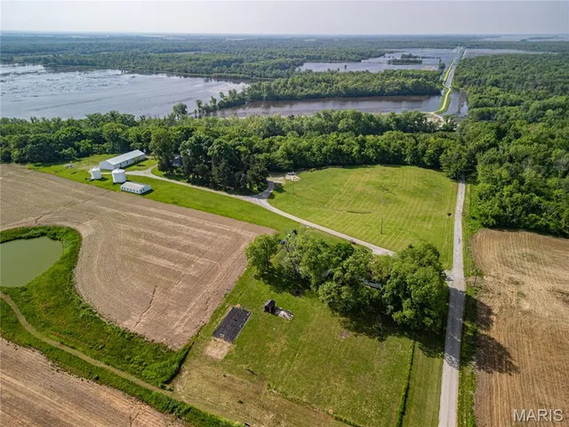 $359,700 | 634 North 200th Street, Vandalia, IL 62471