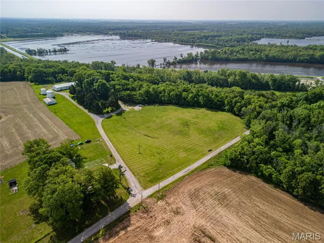 $359,700 | 634 North 200th Street, Vandalia, IL 62471