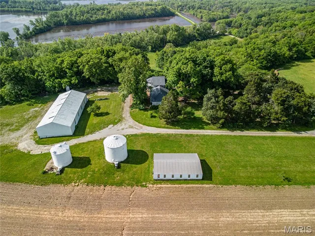 $359,700 | 634 North 200th Street, Vandalia, IL 62471